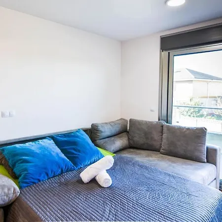 아파트 Nuevo Apartamento En Miengo Con Piscina Y Garaje *
